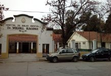 Escándalo en el Hospital Ragone: le habrían negado la atención a un joven y murió en la puerta