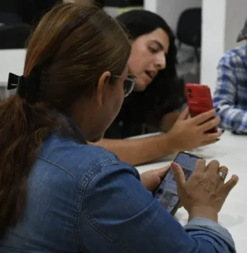 Salta: Adultos mayores aprendieron a usar herramientas para el manejo del celular