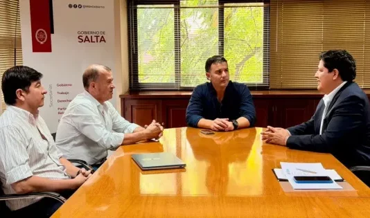 Aguas del Norte avanza con la regularización de las conexiones domiciliarias en El Quebrachal