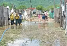 Defensa Civil asistió a los afectados por fuertes lluvias en el asentamiento San Javier