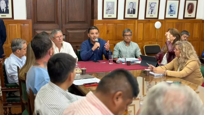 21119-aguas-del-norte-presento-el-plan-de-obras-2026-en-diputados