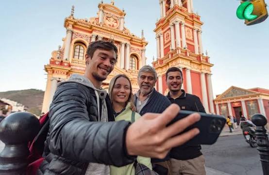 images - 2025-12-01T133654.047