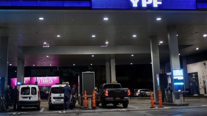 2026-03-27T141536Z_2_LYNXMPEM2Q0VL_RTROPTP_4_ARGENTINA-STRIKE