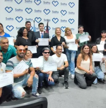 Terminaron el Secundario con “Adultos 2000”: La Municipalidad de Salta celebra nuevos egresados y lanza más inscripciones