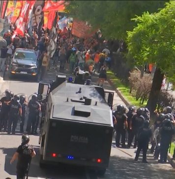 Trabajadores de FATE protestan frente a la Secretaría de Trabajo