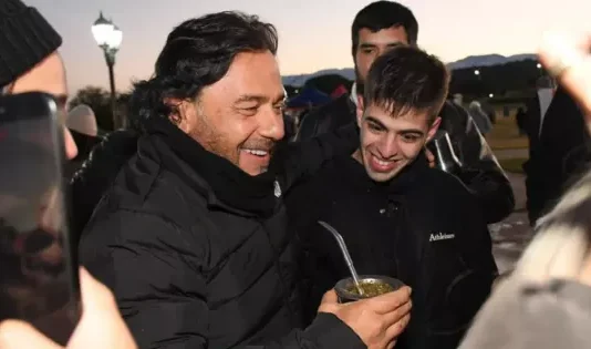 Sáenz reafirmó su apoyo a los jóvenes emprendedores en la feria “Futuros Egresados”
