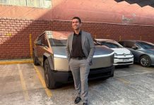 Un diputado de La Libertad Avanza llegó al Congreso con una Tesla Cybertruck valuada en más de 100.000 dólares