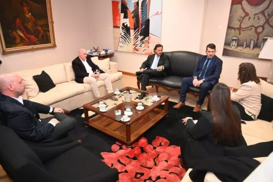 108358-el-gobernador-recibio-a-autoridades-de-la-daia-para-avanzar-en-acciones-conjuntas-contra-la-discriminacion-y-los-discursos-de-odio-20260609165219