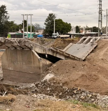 Comenzó la demolición de la estructura de hormigón del viejo puente de Santa Lucía