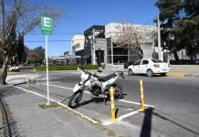 Las motos tendrán espacios de estacionamiento gratuito en el centro salteño