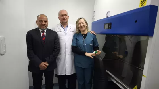 109735-el-hospital-san-bernardo-inauguro-la-primera-farmacia-publica-para-la-preparacion-de-medicamentos-endovenosos-para-adultos (1)