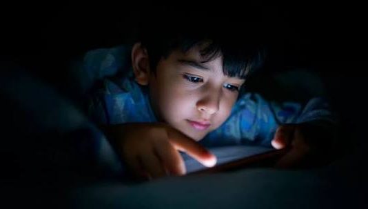 Ansiedad, depresión, insomnio y bullying: alertan por el uso del celular en adolescentes