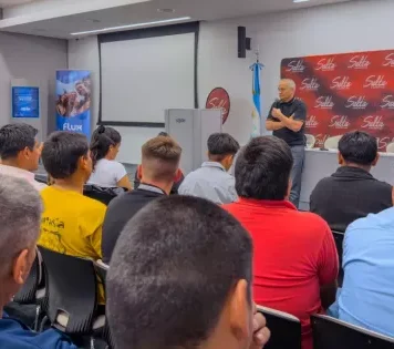 El arbitraje tras el Mundial 2026: Héctor Baldassi brindó una charla magistral en Salta