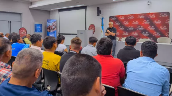 109880-el-arbitraje-tras-el-mundial-2026-hector-baldassi-brindo-una-charla-magistral-en-salta