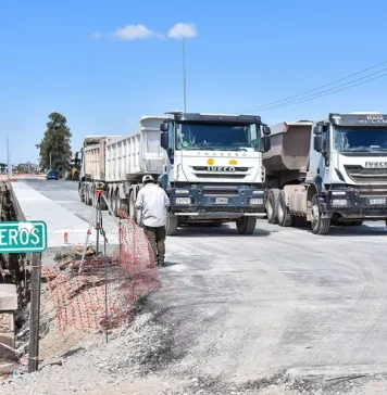 Realizaron la prueba de carga sobre el nuevo puente de Vaqueros