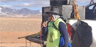 A sus 86 años, doña Damiana ya camina desde Tolar Grande rumbo al Milagro