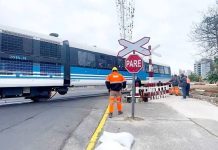 Un joven fue embestido por un tren en el paso nivel de calle Zuviría