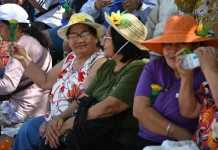 Mujeres de toda la ciudad se reúnen para dar la bienvenida a la nueva estación