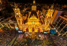 La ciudad renovó su Pacto de Fidelidad en una multitudinaria procesión del Milagro