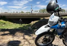 La Municipalidad y la Policía de Salta desalojaron una ocupación irregular bajo un puente