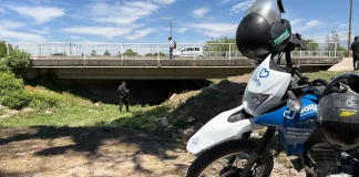 La Municipalidad y la Policía de Salta desalojaron una ocupación irregular bajo un puente